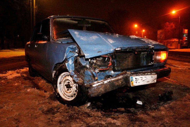 Поломанная ВАЗ 2107