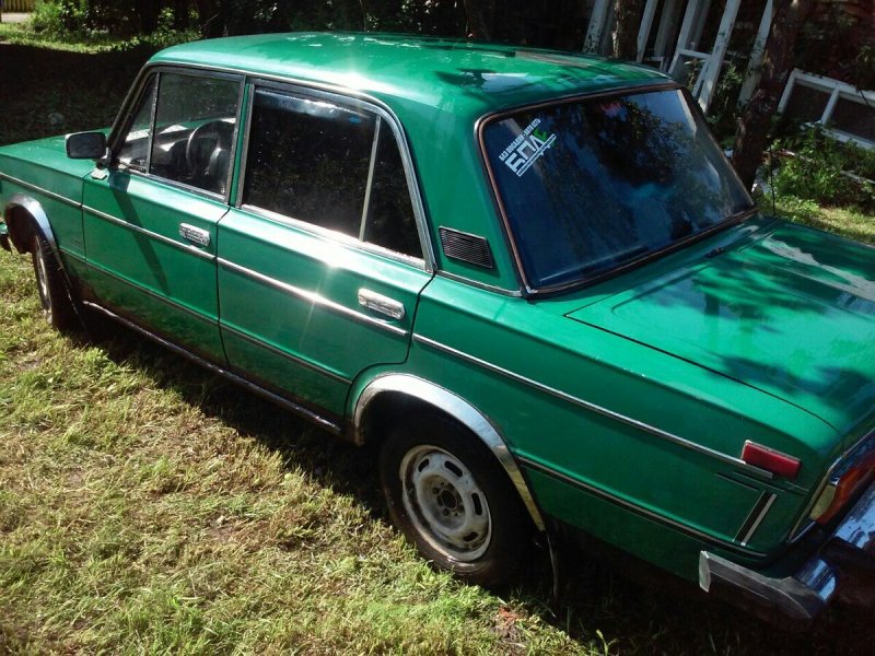 ВАЗ 2106 темно зеленая