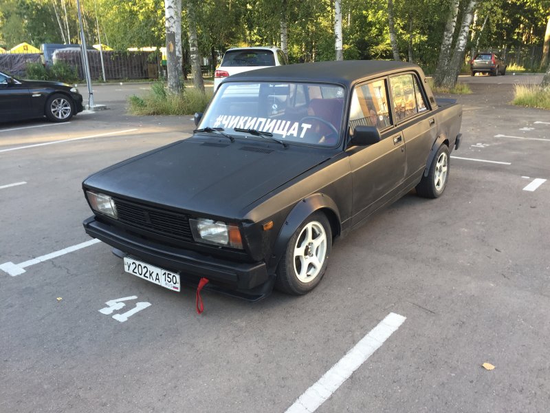 ВАЗ 2105 черная тюнинг