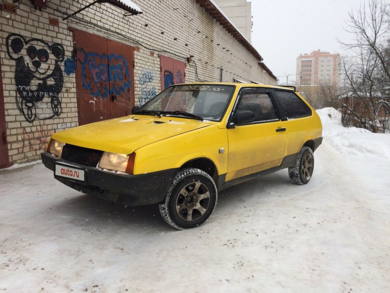 Желтая Лада 2108