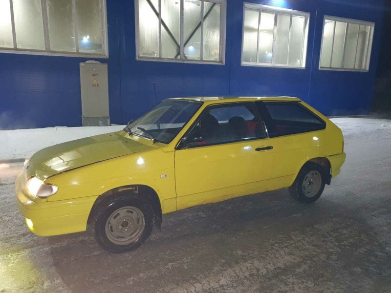 Желтая Лада 2108