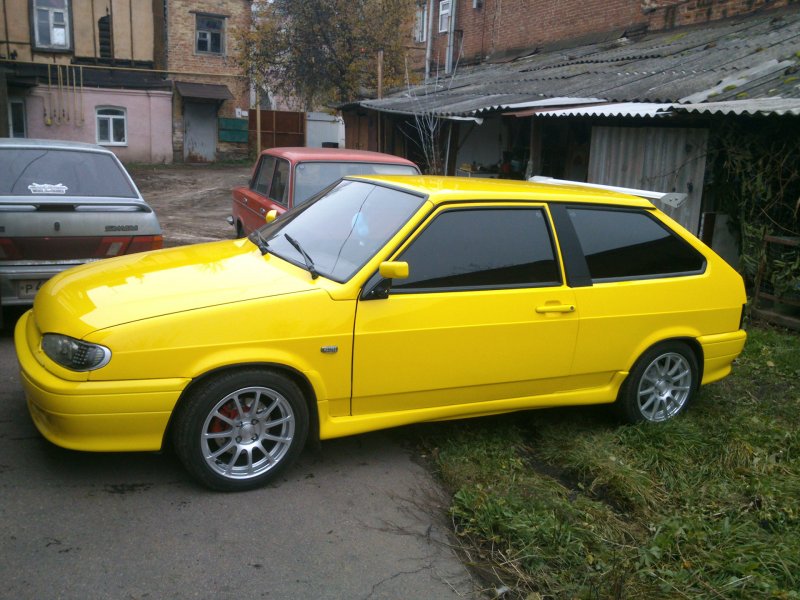 ВАЗ 2108 желтая тонировка