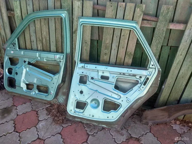 Черные обшивки ВАЗ 2110