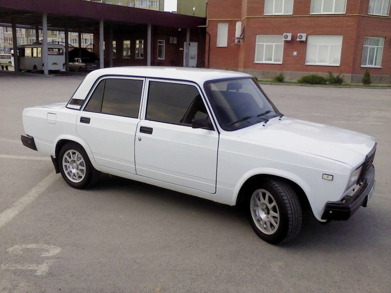 ВАЗ 2107 белая новая