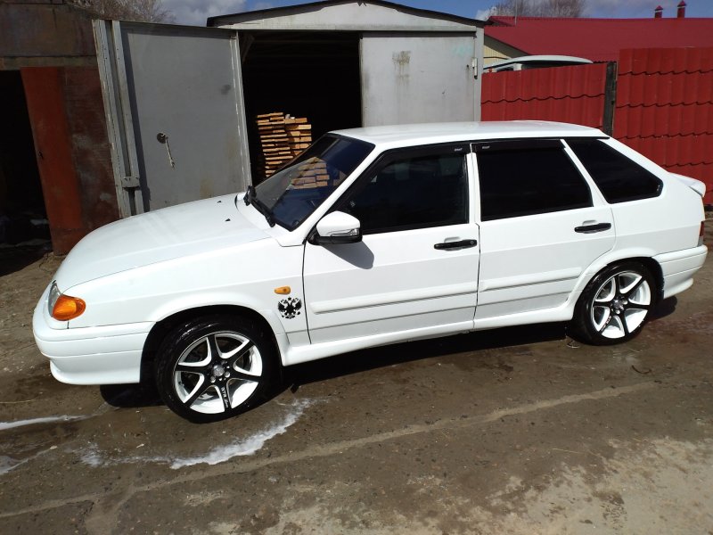 Машина ВАЗ 2114 черная