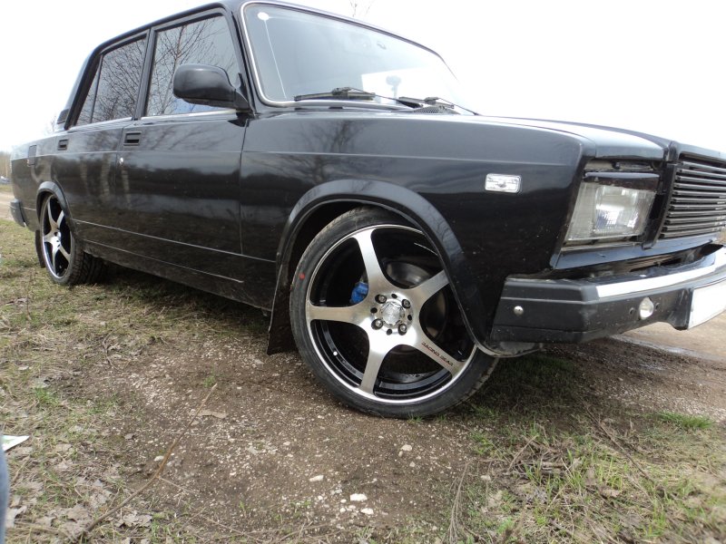 ВАЗ 2107 белая r15