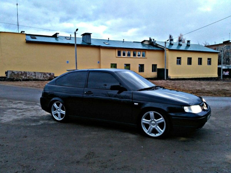 ВАЗ 2112 черная r 16