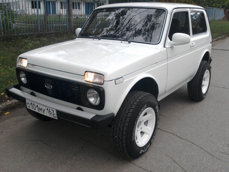 Нива 21213 белая