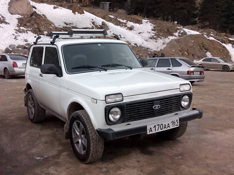 Нива 21214 белая