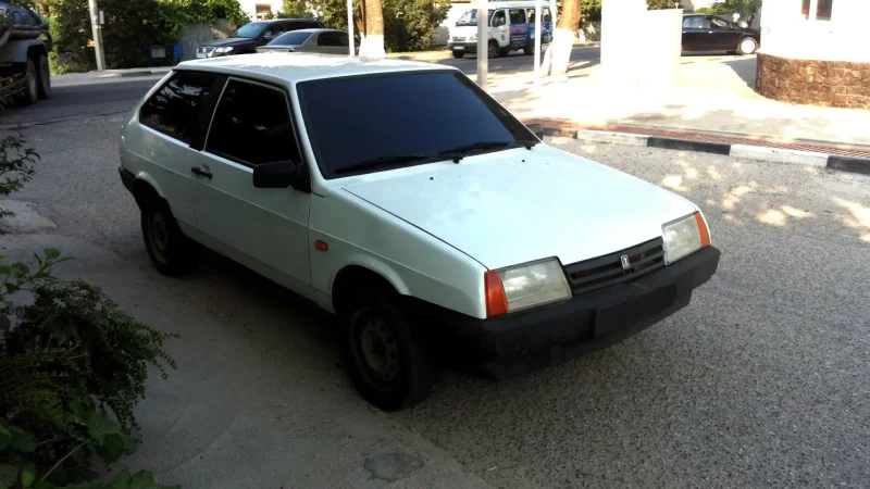 ВАЗ 2108 сбоку