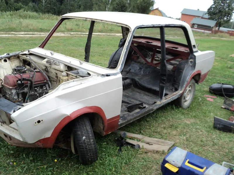 Разобранный автомобиль