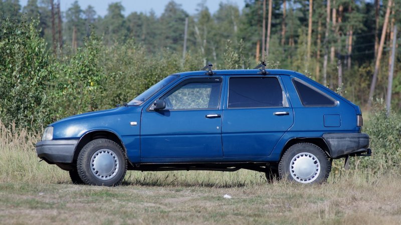 Пластиковые накладки ИЖ Ода 2126