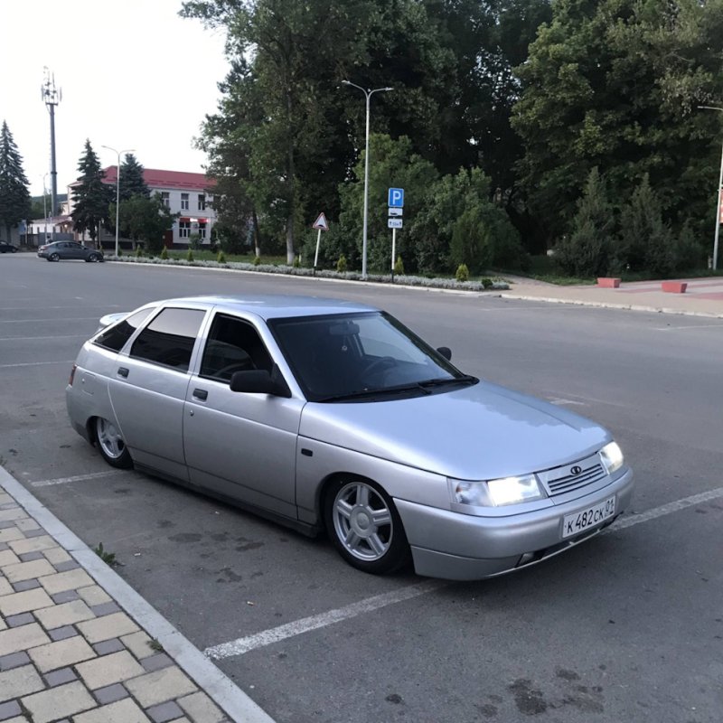 ВАЗ 2112 серебристая бункер