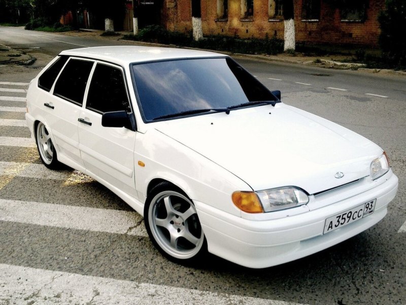 ВАЗ 2114 белая тюнингованная