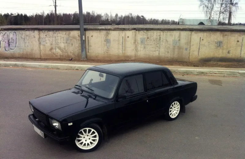 ВАЗ 2105 2107 черная