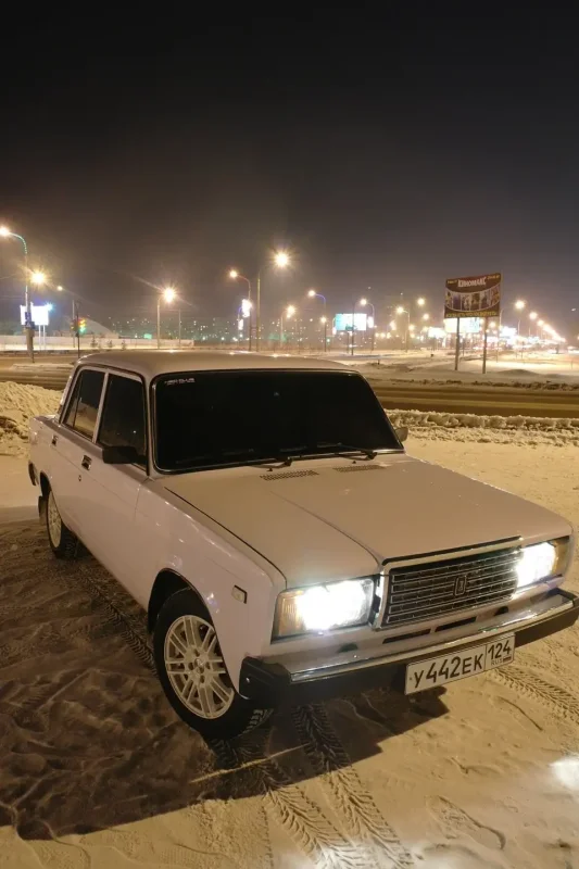 ВАЗ 2107 бело черная