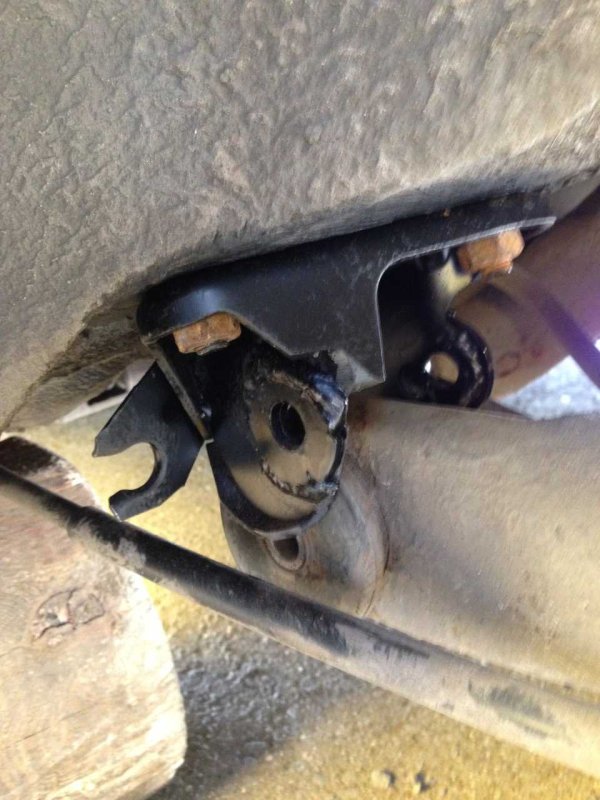 Крепление задней балки 2114