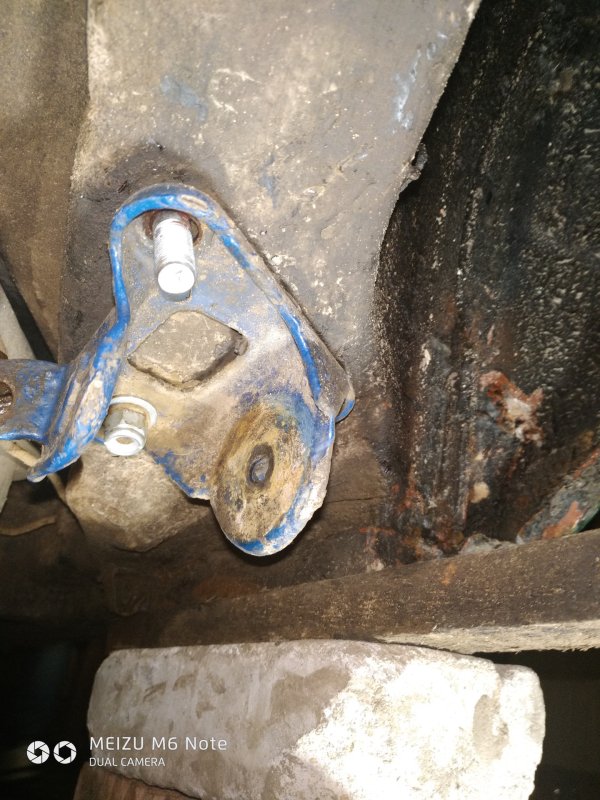 Крепление задней балки ВАЗ 2115