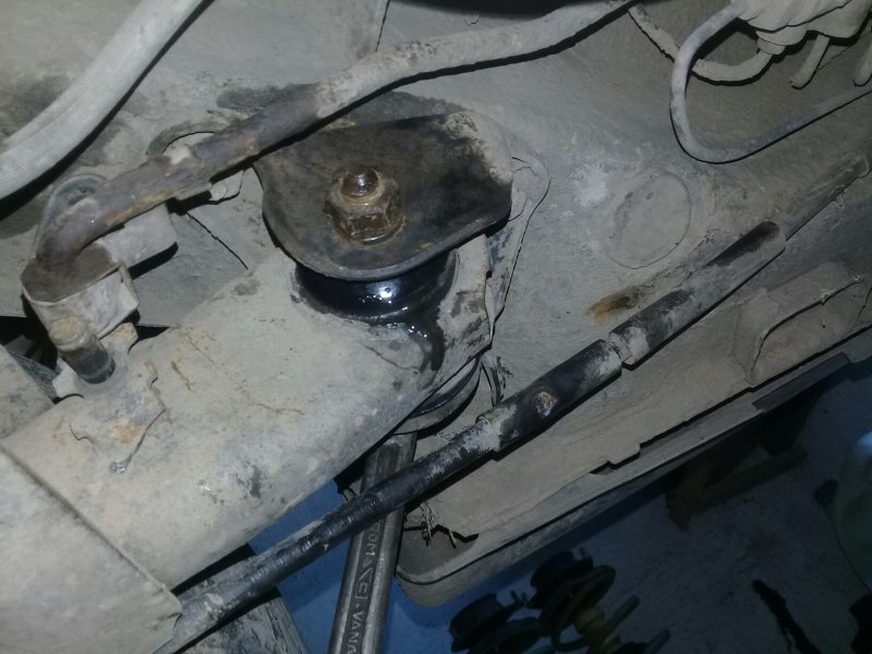 Стабилизатор задней балки сальник