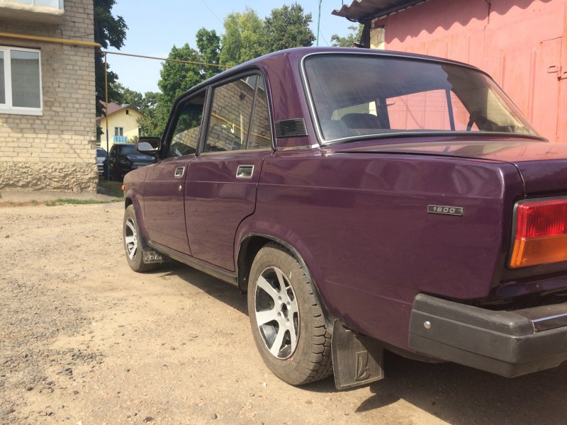 Лада седан 21074