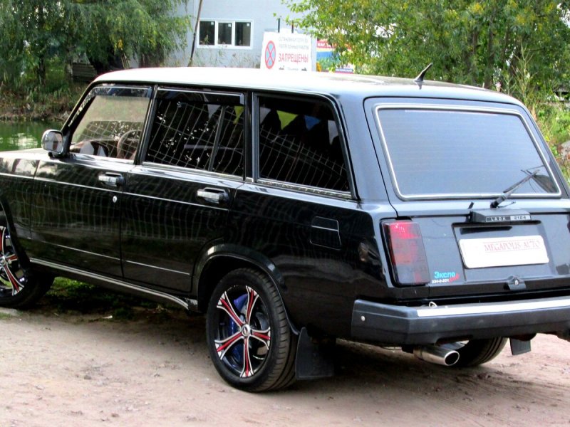 ВАЗ 2104 черная