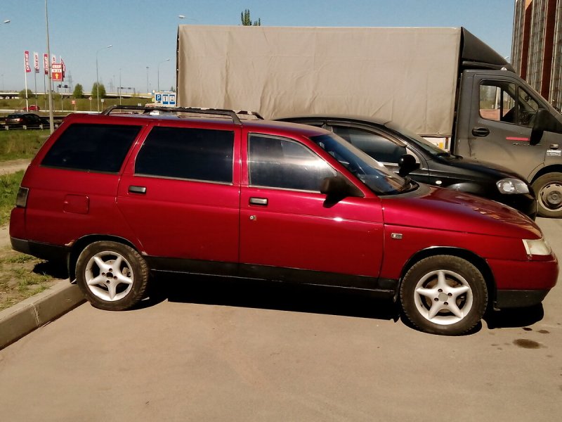 Lada 2111 универсал красный