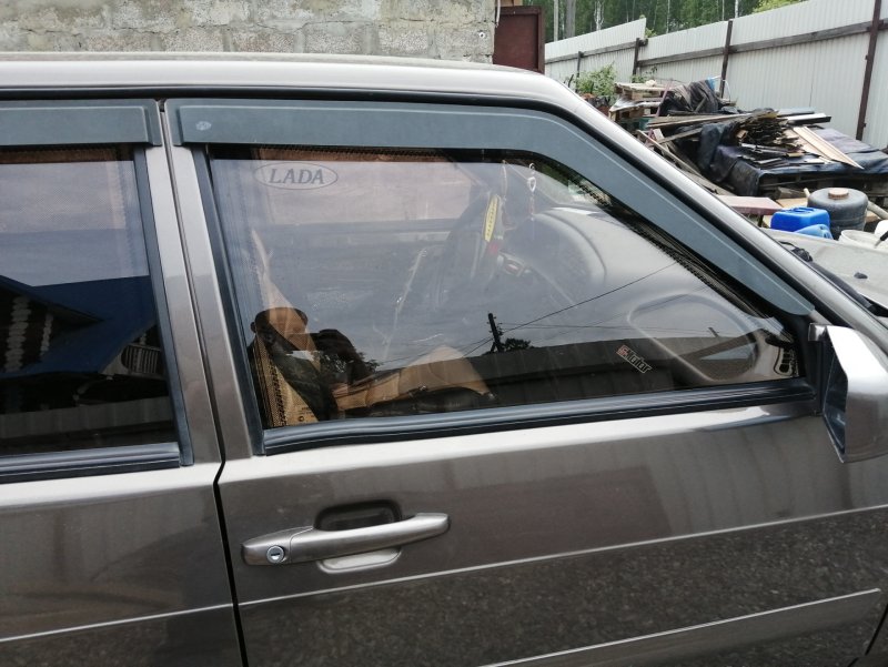 Передние стекла ВАЗ 2114