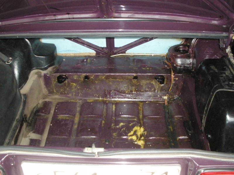 Заводской багажник в ВАЗ 2106