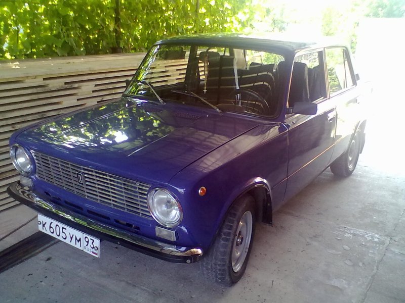 Синяя ВАЗ 2101 16v