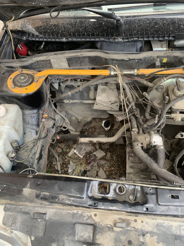 Подкапотное пространство ВАЗ 2114 инжектор 8 клапанов