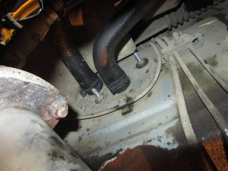 Патрубки крана отопителя ВАЗ 2114