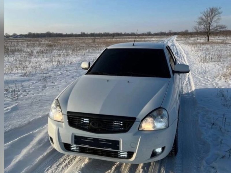 Лада Приора седан белая 2170