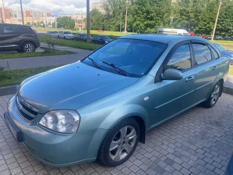 Лачетти седан 1.6 автомат капот