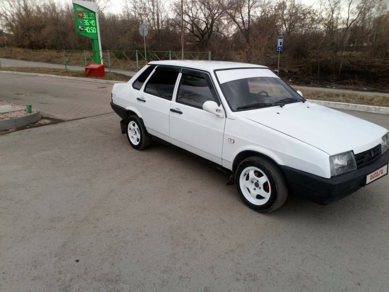 Лада 21099 белая