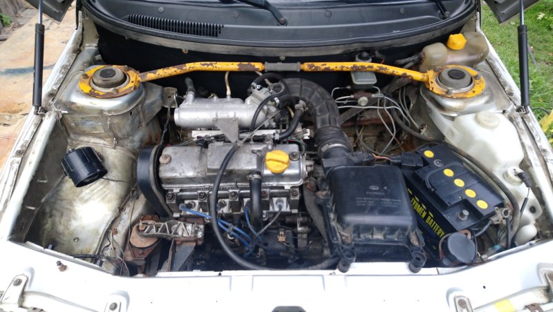 Подкапотное пространство ВАЗ 2110