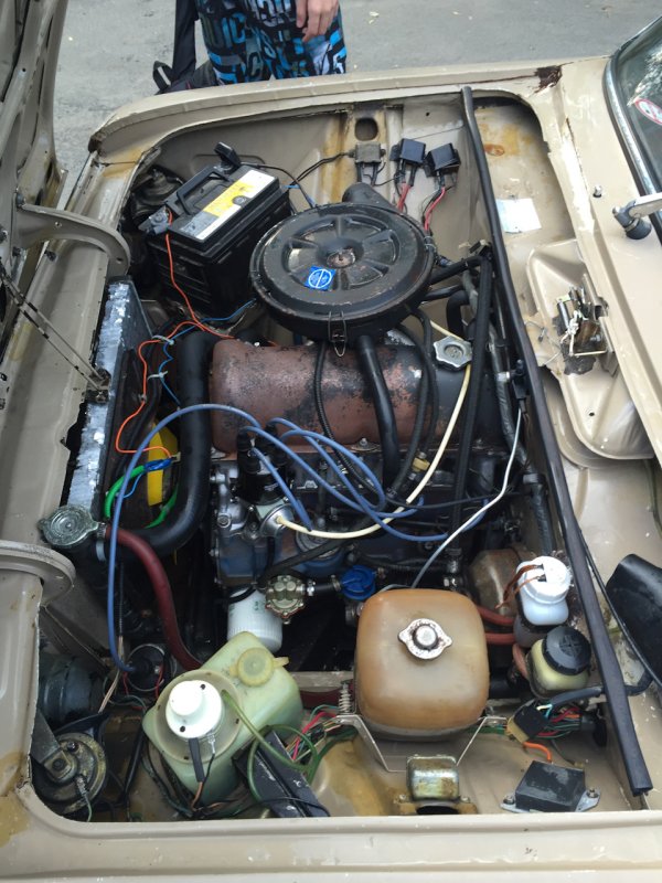 ВАЗ 2106 мотор под капотом