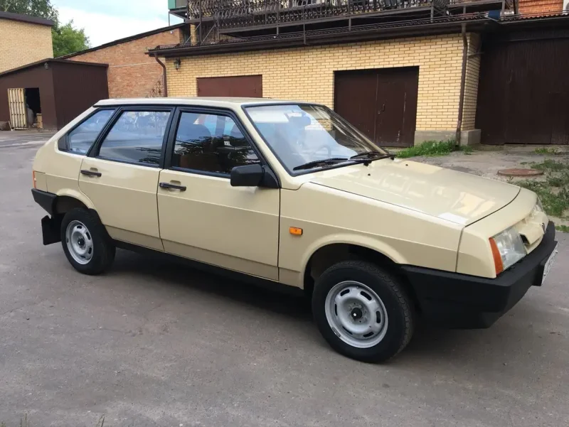 ВАЗ 2109 бежевая