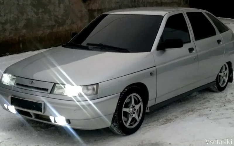 ВАЗ 2112 серебристая