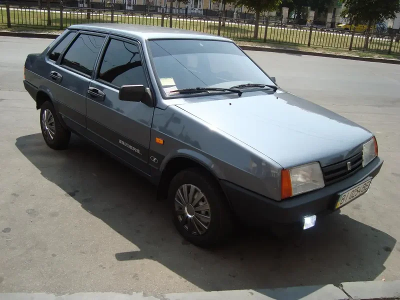 ВАЗ 2199 сбоку
