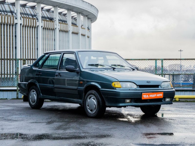 ВАЗ 2115 зеленая на колпаках