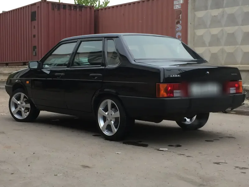ВАЗ 21099 черная