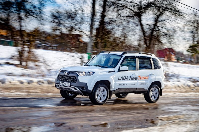 Niva Travel сзади