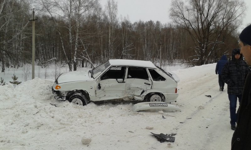 Авария белая ВАЗ 2114 зима