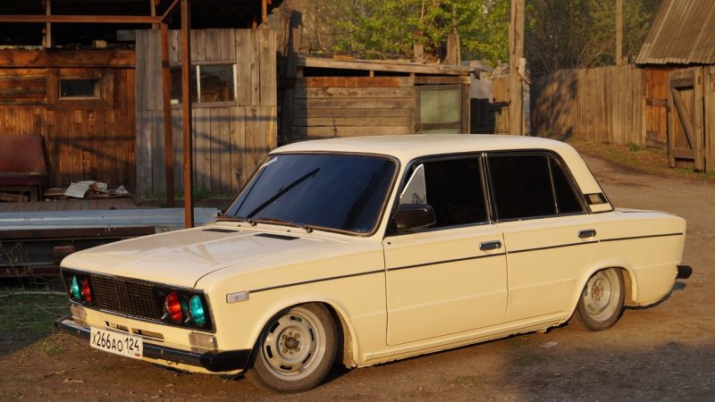 ВАЗ 2106 белая заниженная