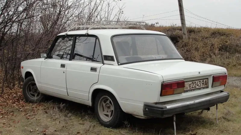 Жигули ВАЗ 2107 белая