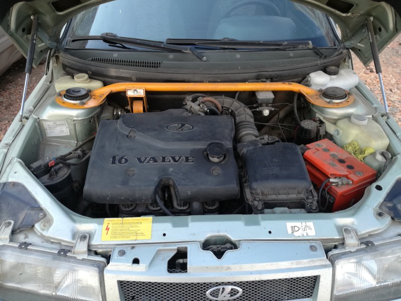 ВАЗ 2112 под капотом 16