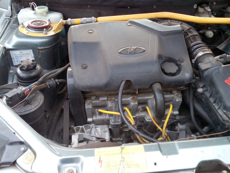 ВАЗ 2112 под капотом