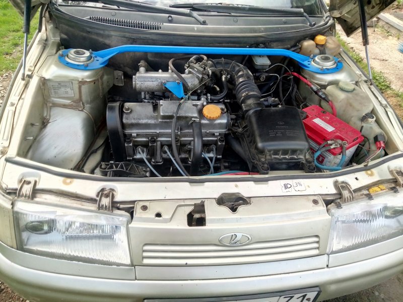 Подкапотное пространство ВАЗ 2110 16 клапанов