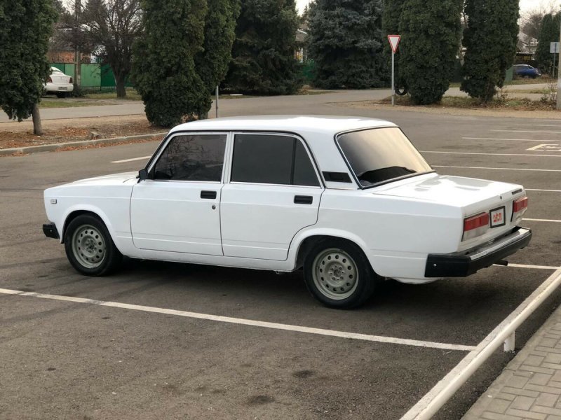 ВАЗ 2107 белая