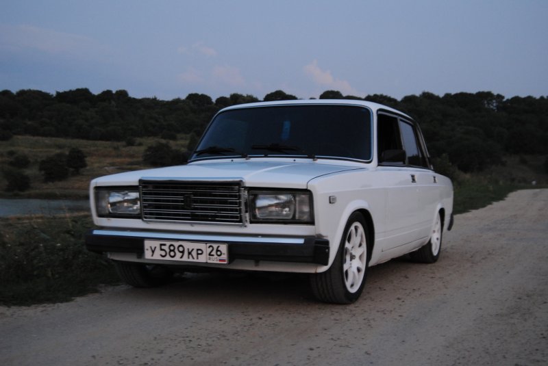 Машина 2107 белая